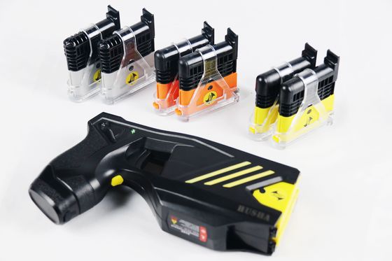 Mua IP57 súng đánh điện cảnh sát chống nước với hệ thống hộp đạn kép và hệ thống giữ từ xa cho thực thi pháp luật sản xuất trực tuyến
